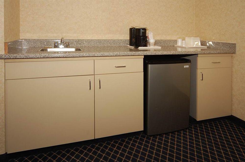 Western Executive & Hotel 3*