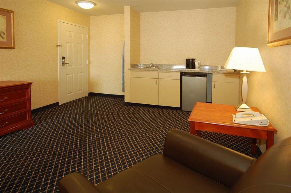 Western Executive & Hotel 3*