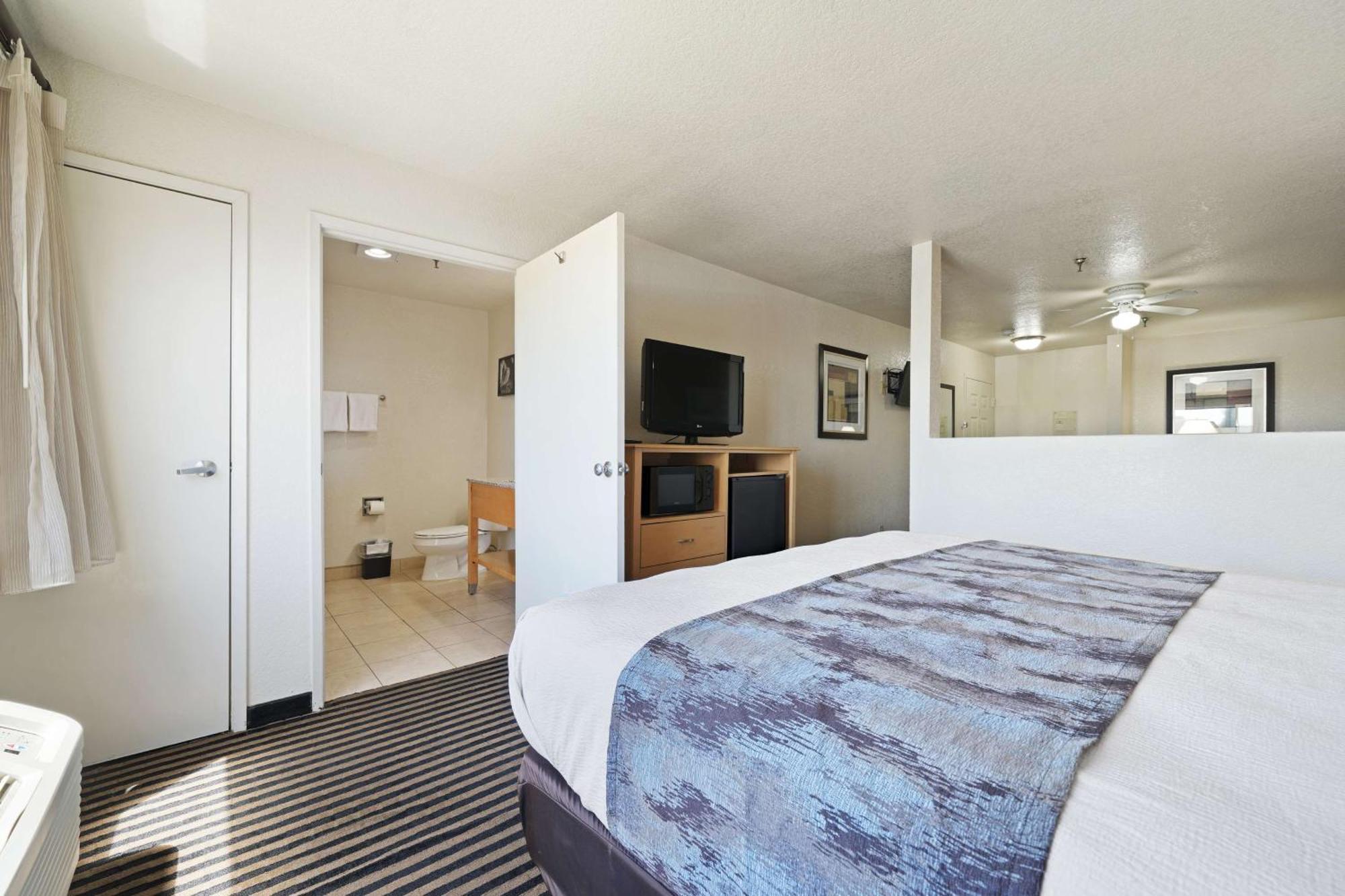 Western Executive & 3* Manteca
