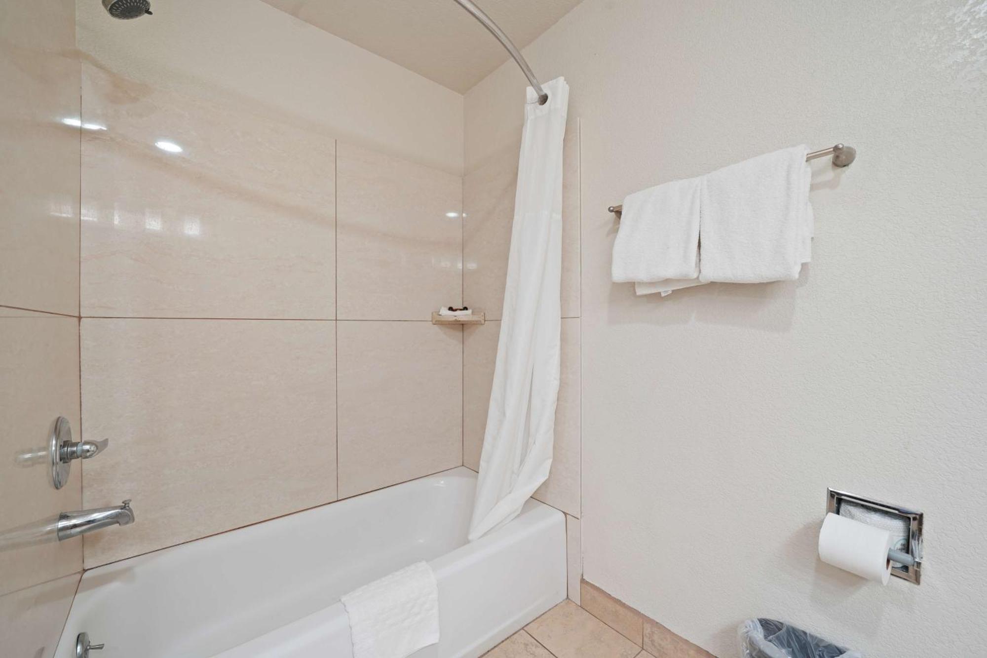 Hotel Western Executive & Manteca