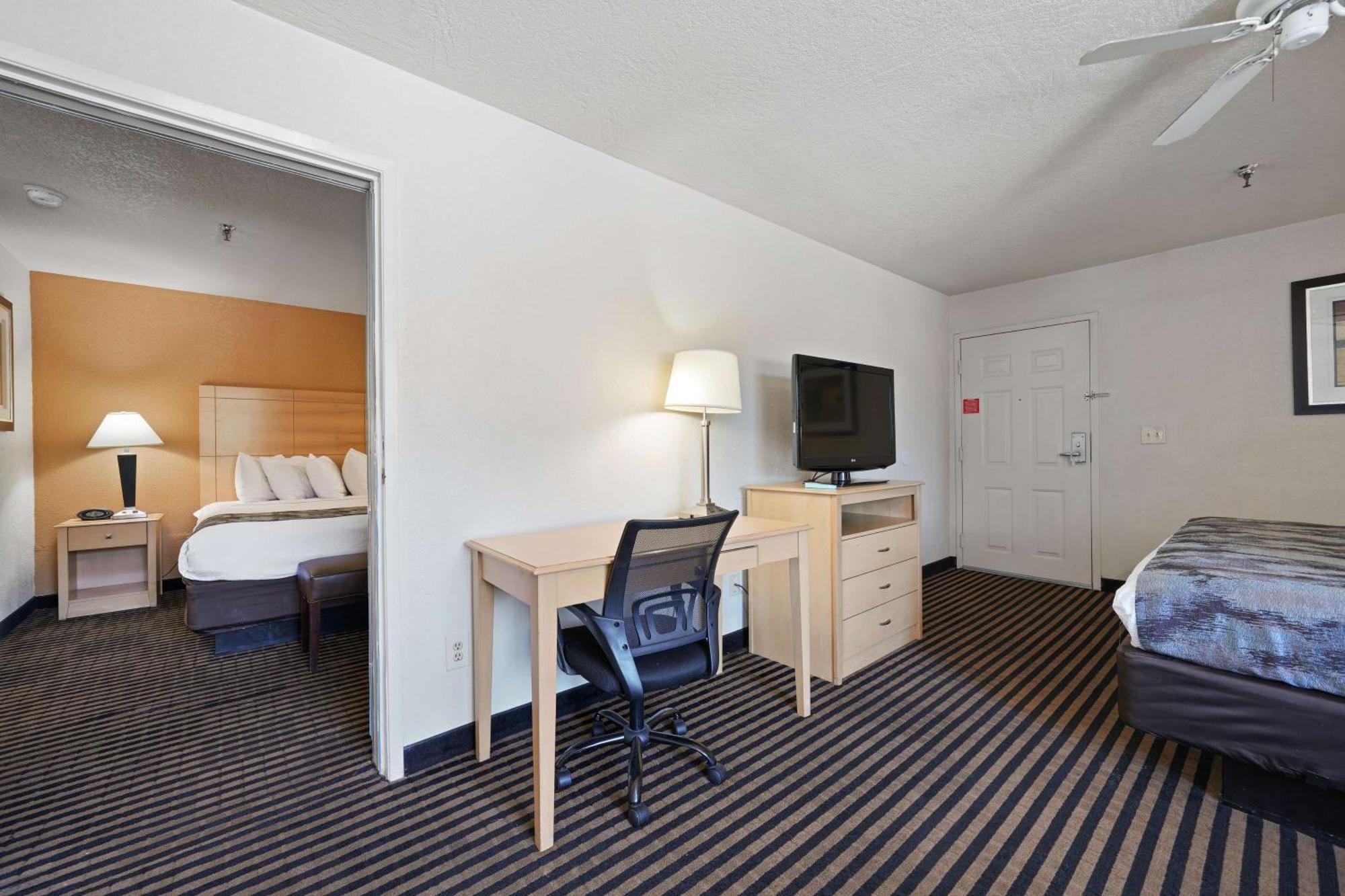 Hotel Western Executive & 3*
