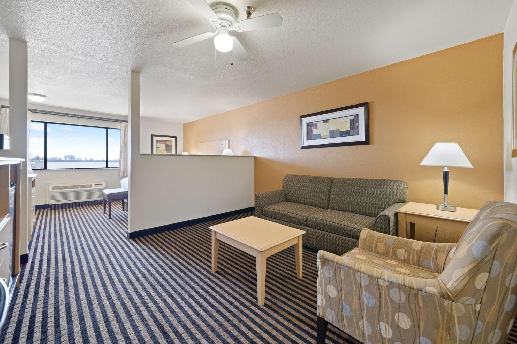 Western Executive & 3* Manteca
