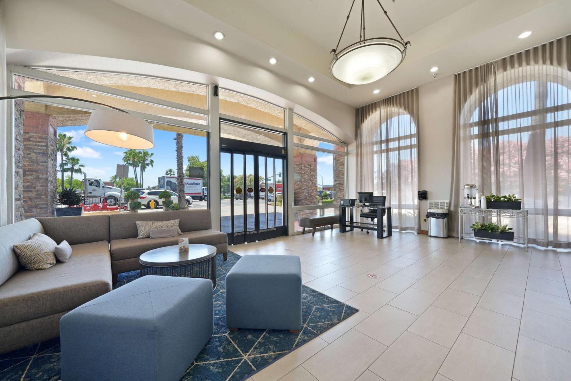 Hotel Western Executive & 3*