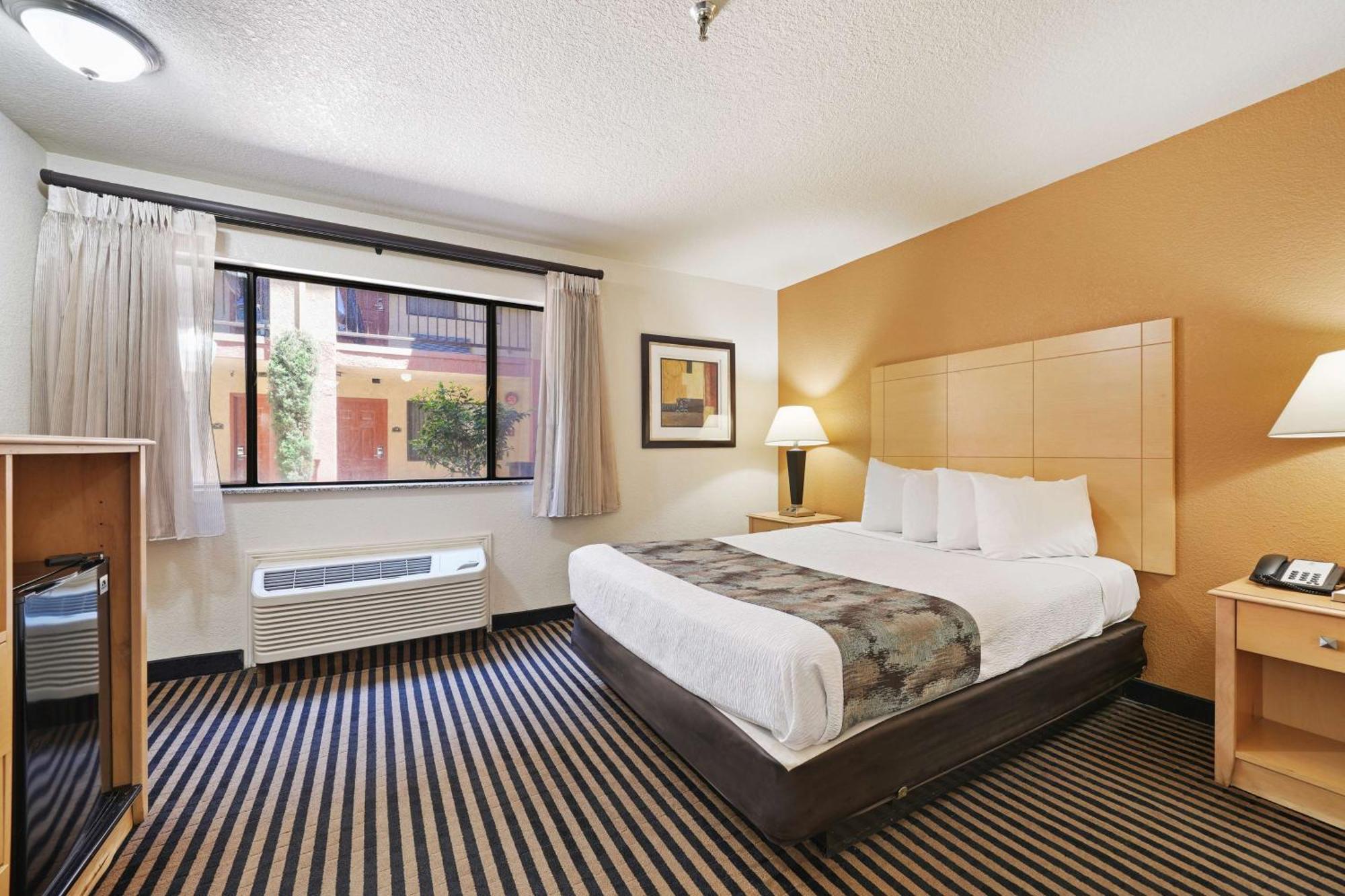 Hotel Western Executive & 3*