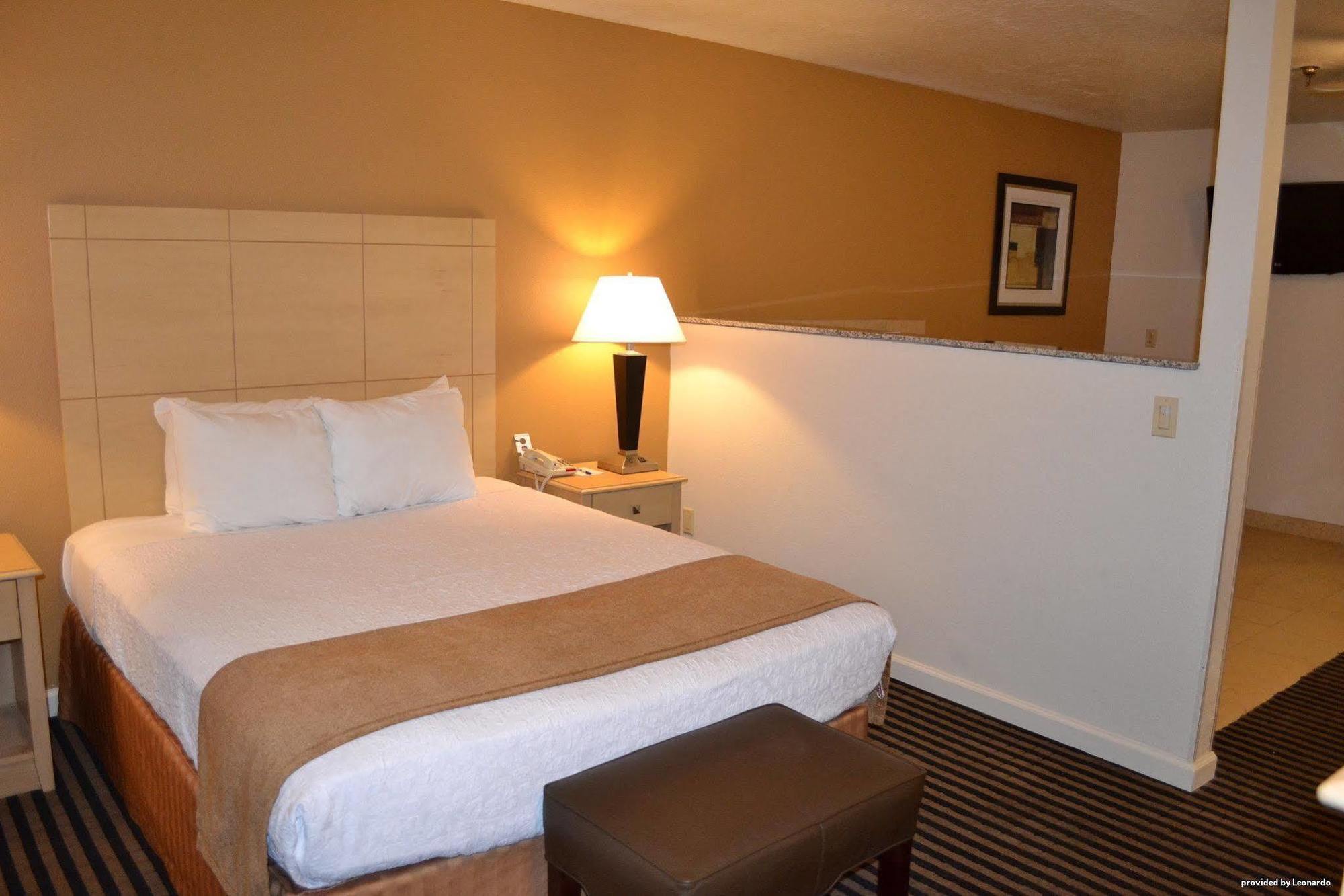 Western Executive & Hotel 3*