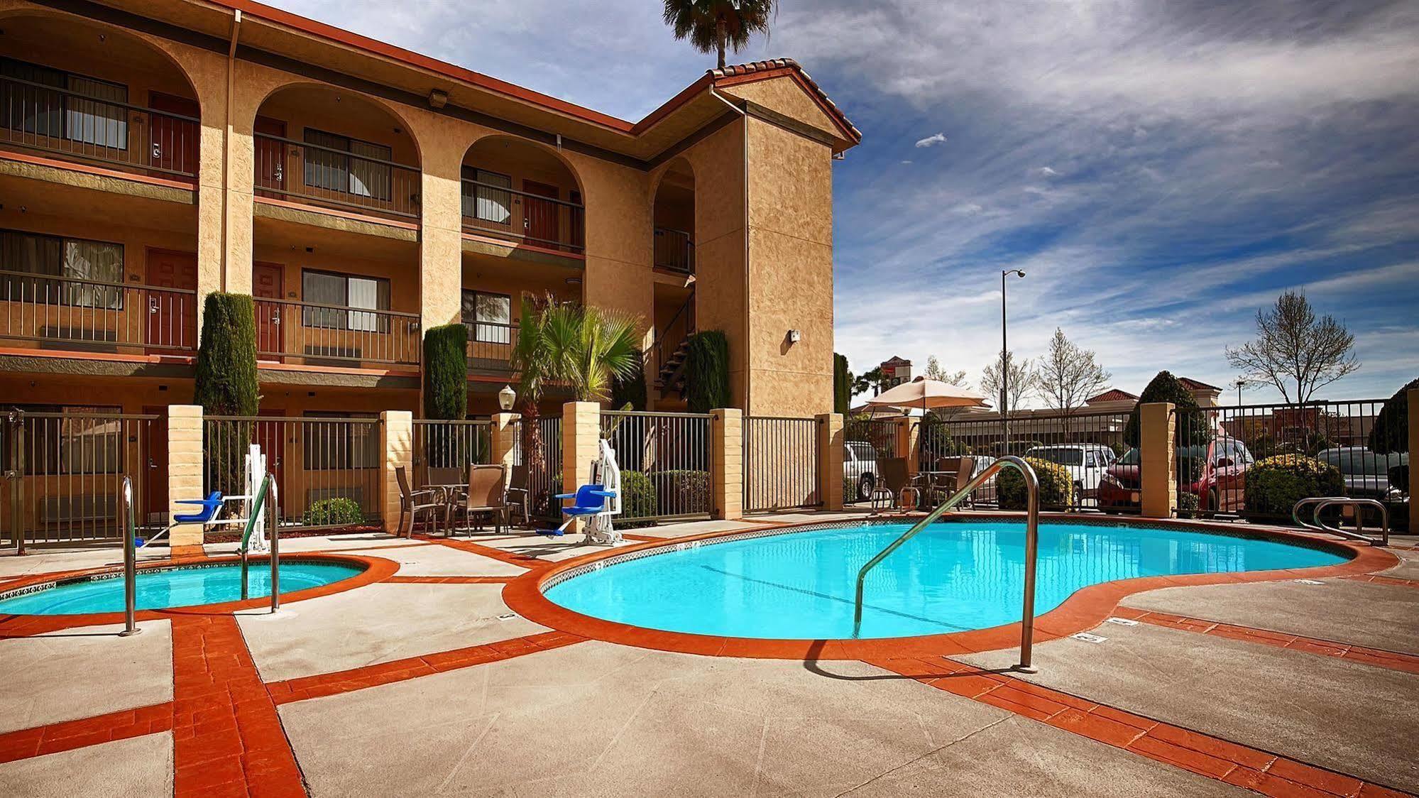 Hotel Western Executive & 3*