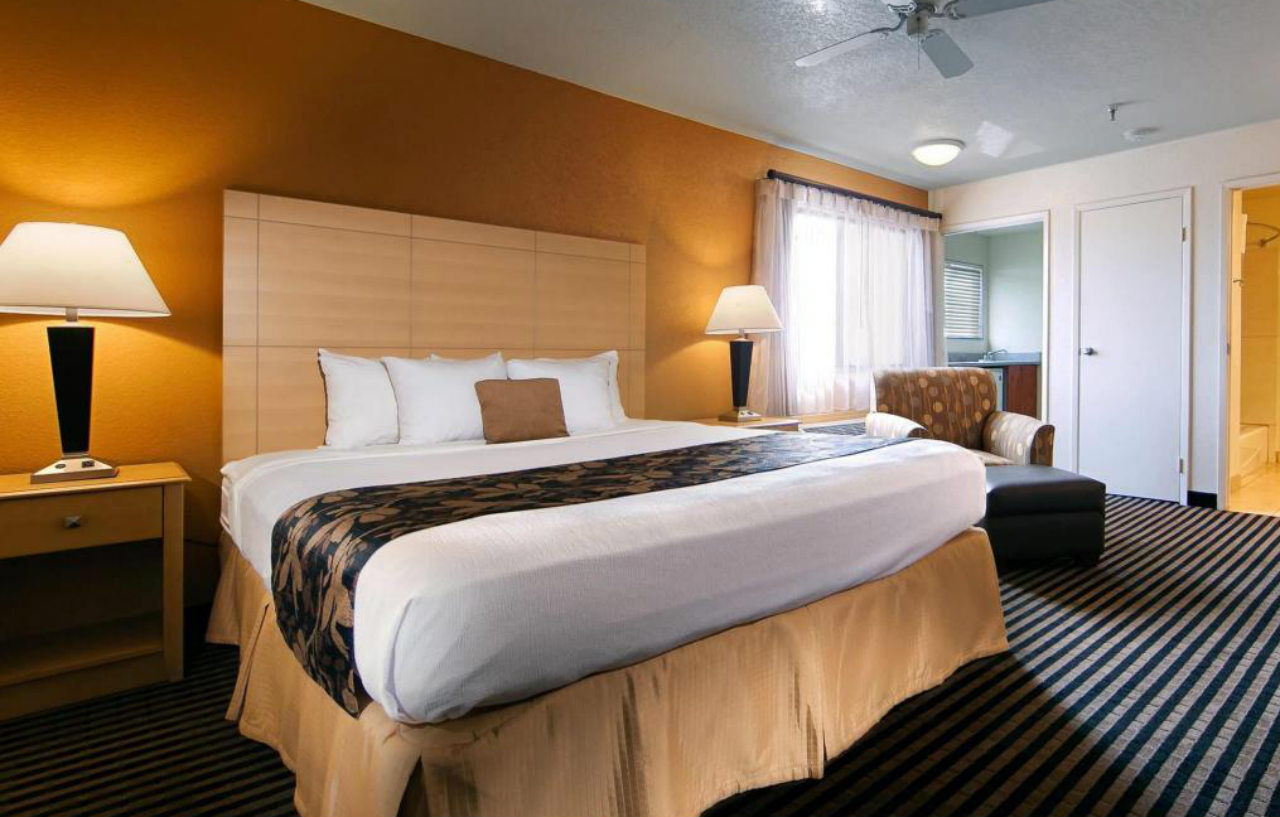 Western Executive & 3* Manteca